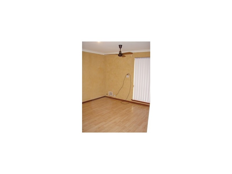 4 Sandalwood Parade, Halls Head WA 6210