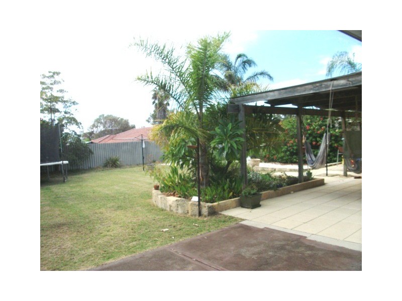 4 Sandalwood Parade, Halls Head WA 6210