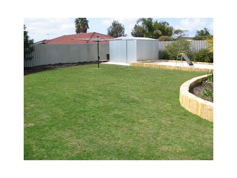 4 Sandalwood Parade, Halls Head WA 6210