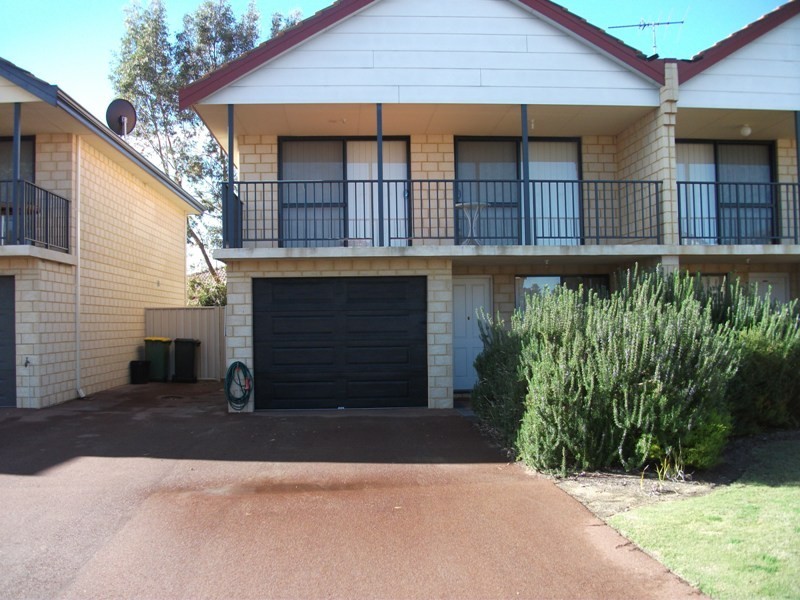 8/70 Waldron Boulevard, Greenfields WA 6210