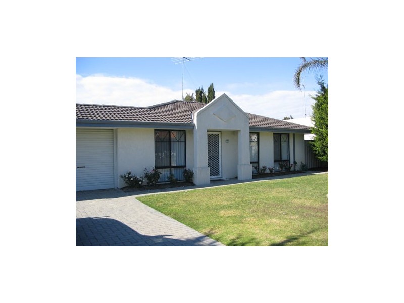 9 Muntries Place, Halls Head WA 6210
