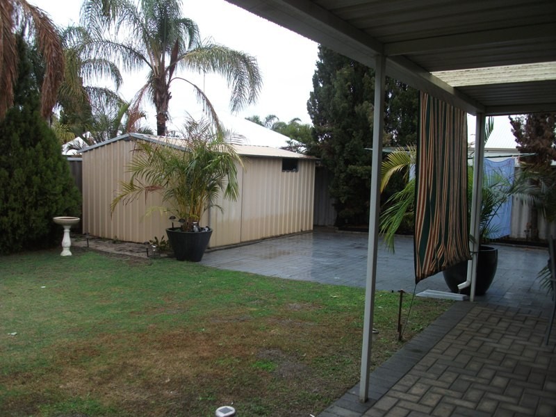 9 Muntries Place, Halls Head WA 6210