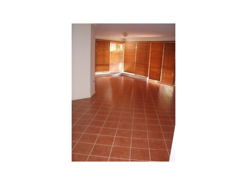 4 Monash Court, Halls Head WA 6210