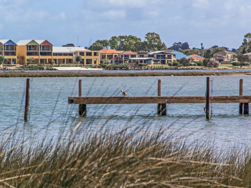 7/11 Creery St, Dudley Park WA 6210