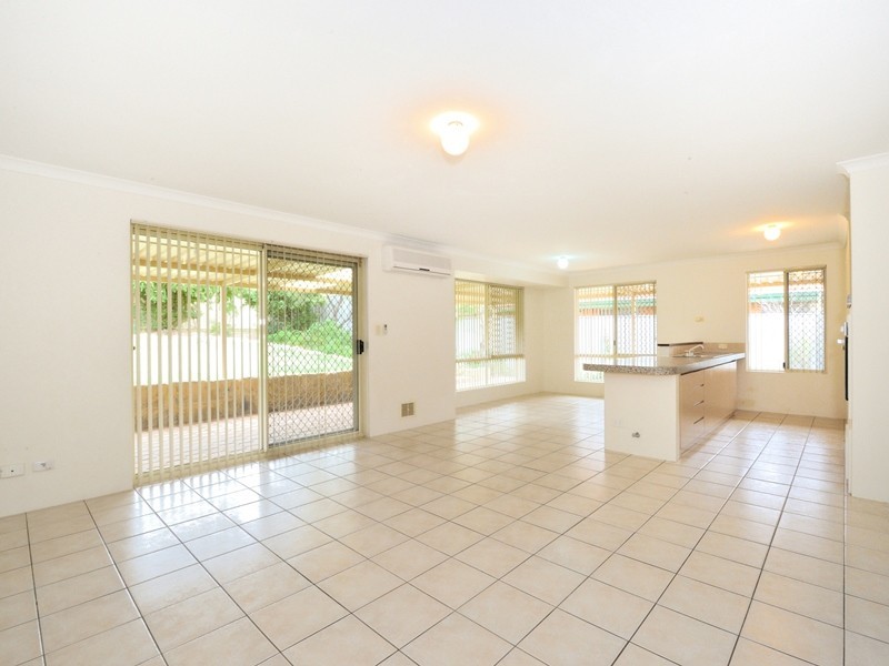 24 St Annes Tce, Meadow Springs WA 6210