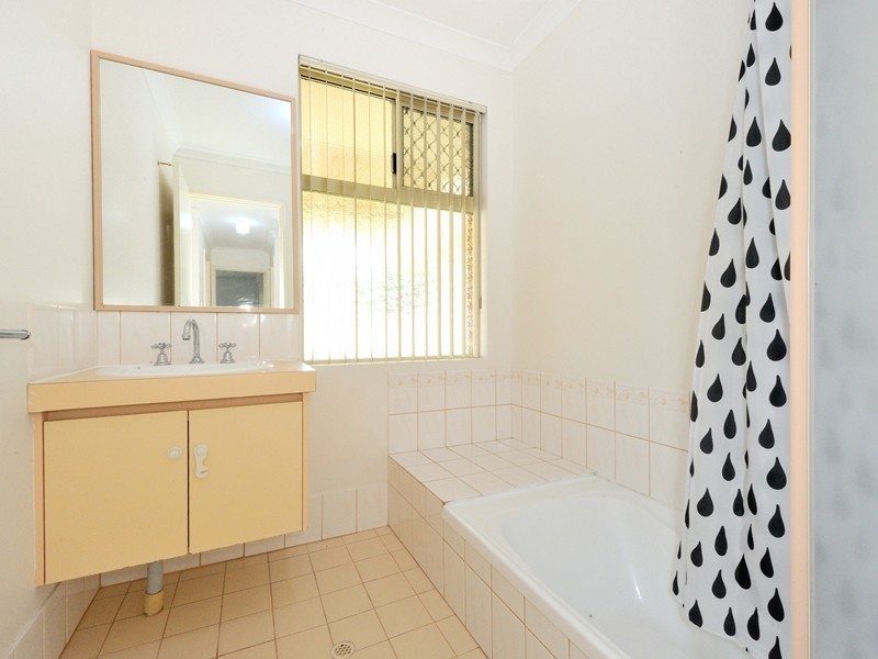 24 St Annes Tce, Meadow Springs WA 6210