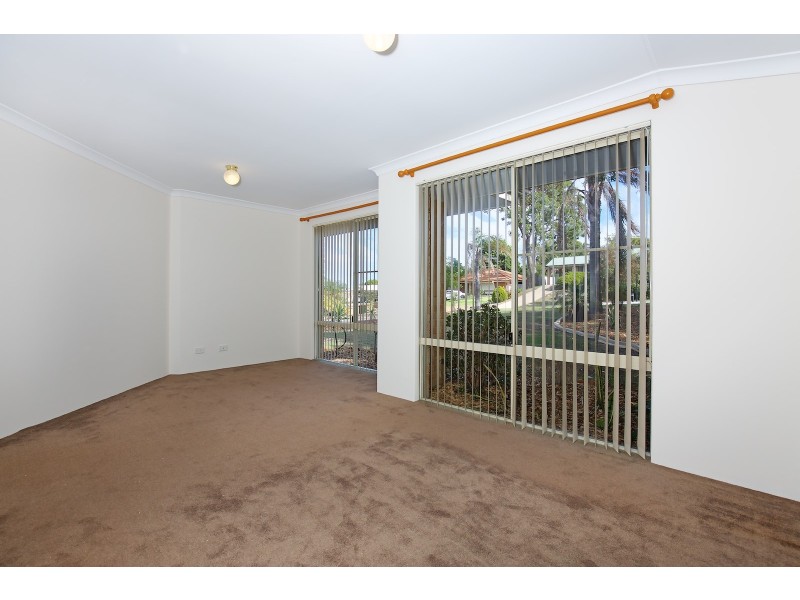 23 Casuarina Drive, Halls Head WA 6210