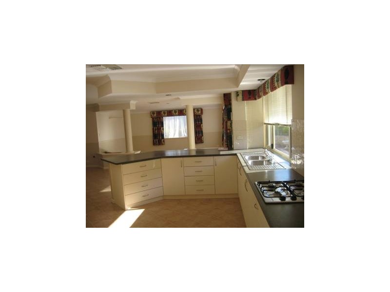 14 Malibu Point, Halls Head WA 6210