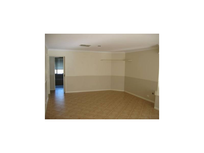 14 Malibu Point, Halls Head WA 6210