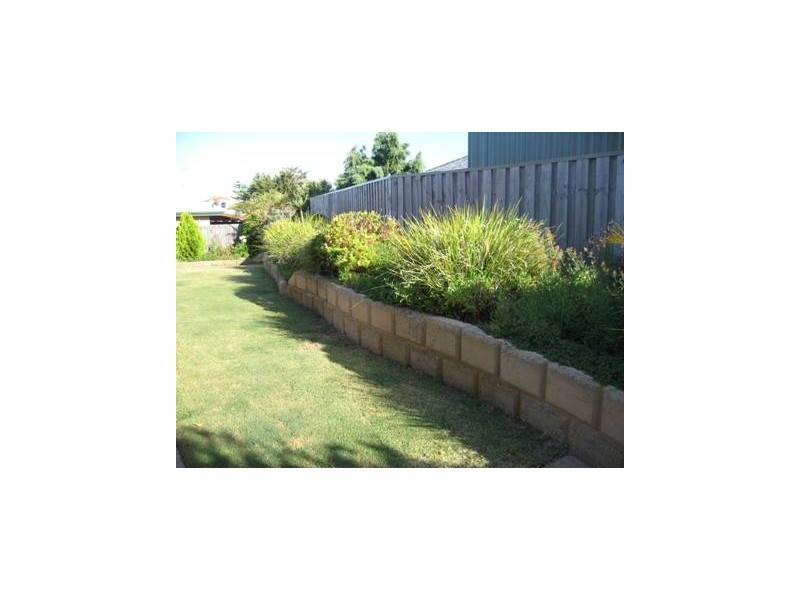 14 Malibu Point, Halls Head WA 6210