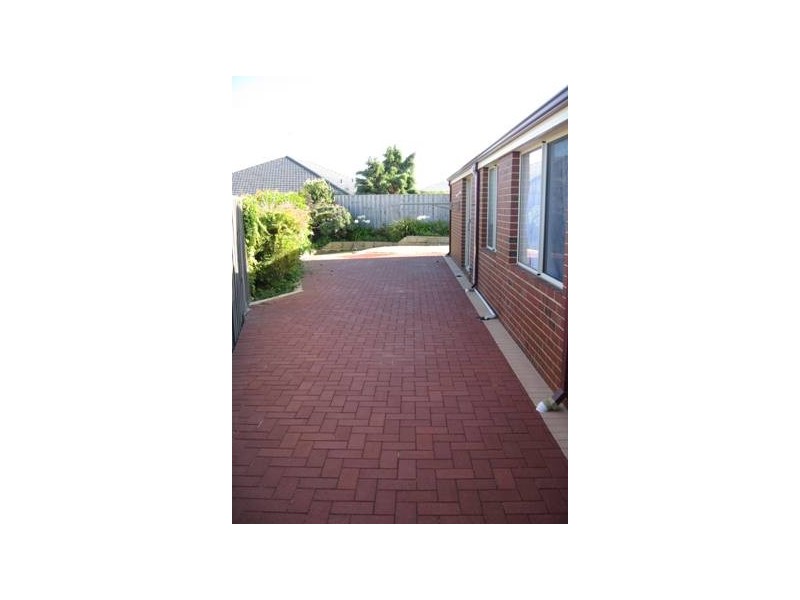 14 Malibu Point, Halls Head WA 6210