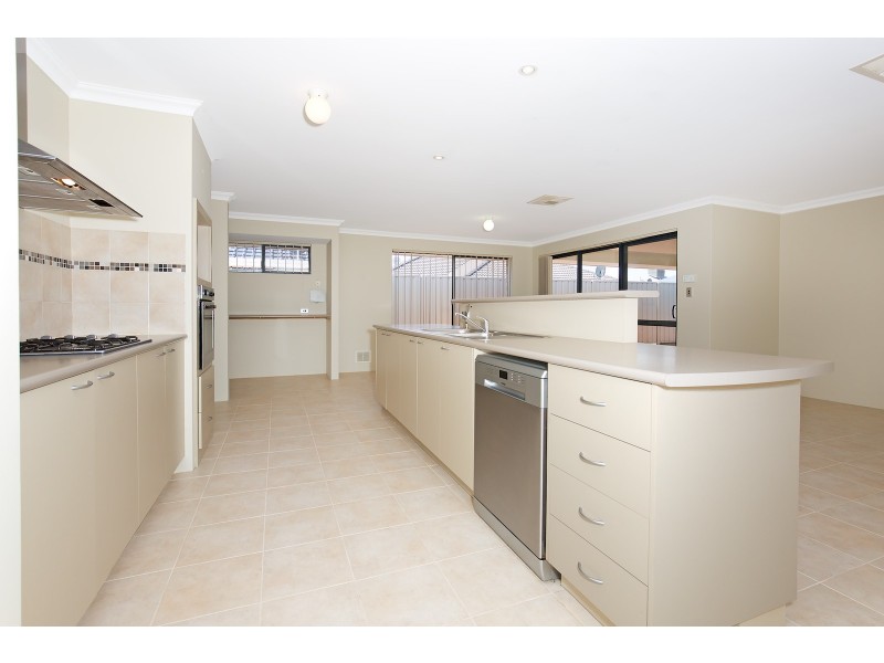 3 Shelduck Way, Dudley Park WA 6210