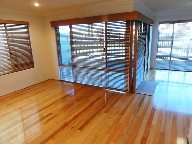 8A Sirrocco Drive, Erskine WA 6210
