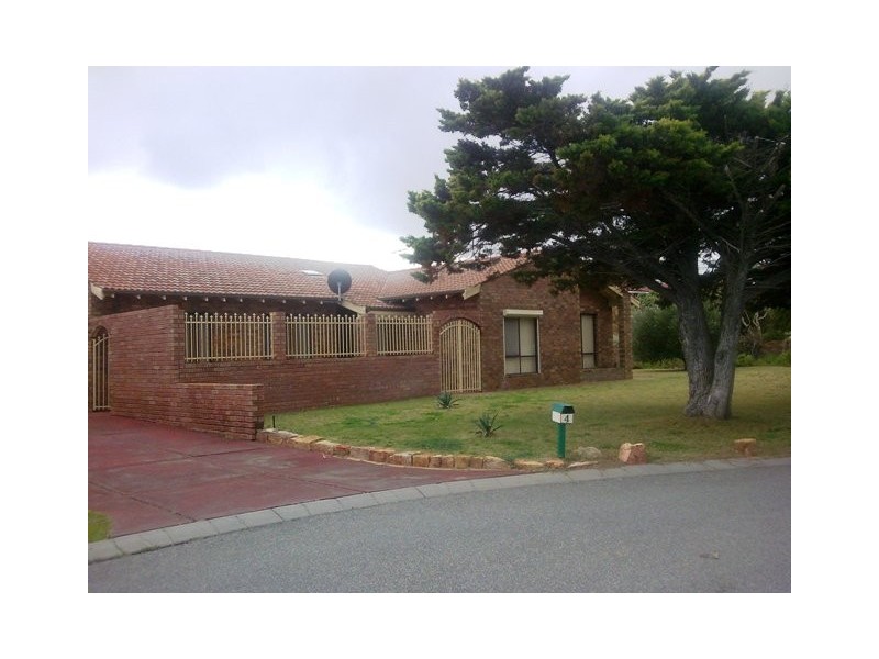 4 Sussex Place, Halls Head WA 6210