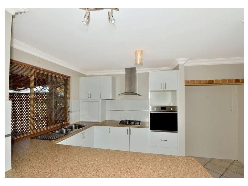 17 Arundel Drive, Halls Head WA 6210