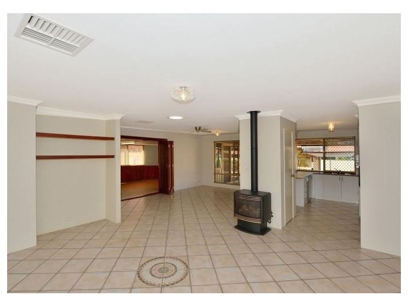 17 Arundel Drive, Halls Head WA 6210