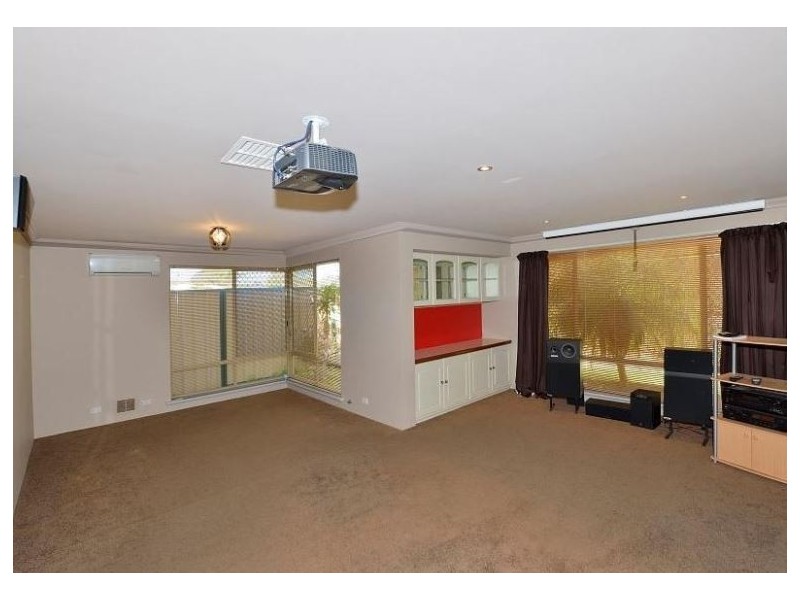 17 Arundel Drive, Halls Head WA 6210