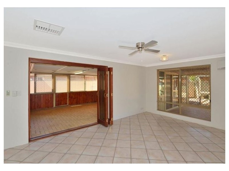 17 Arundel Drive, Halls Head WA 6210