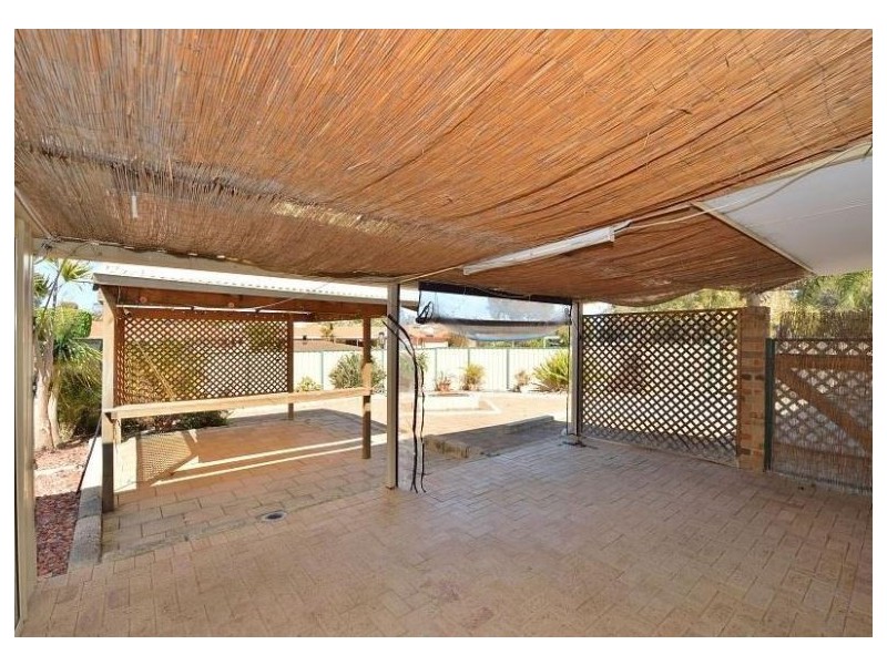 17 Arundel Drive, Halls Head WA 6210