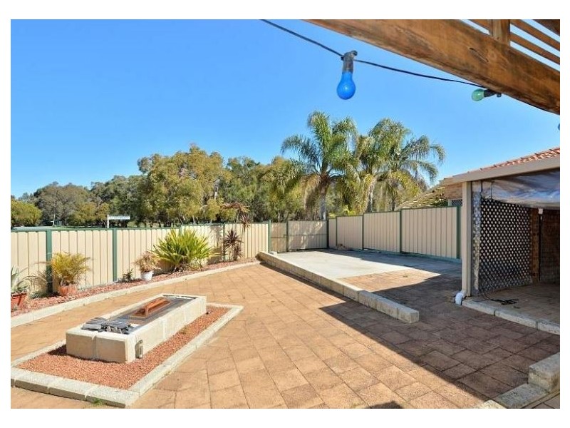 17 Arundel Drive, Halls Head WA 6210