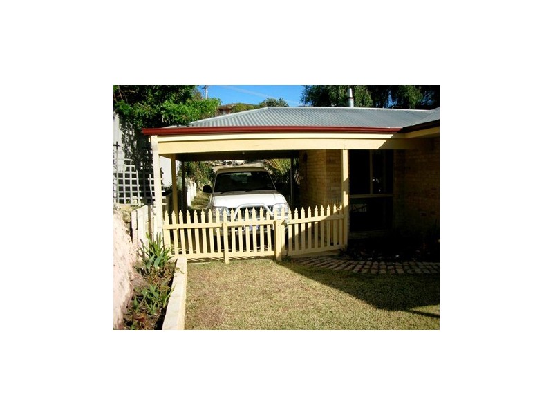 6A ALLAN PLACE, Halls Head WA 6210