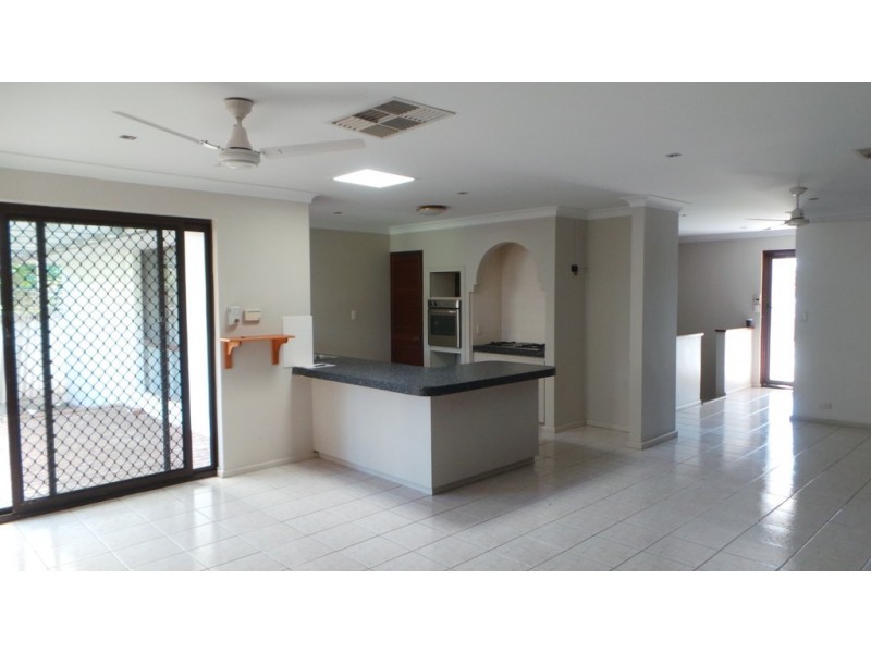 1 Sandford Crescent, Halls Head WA 6210