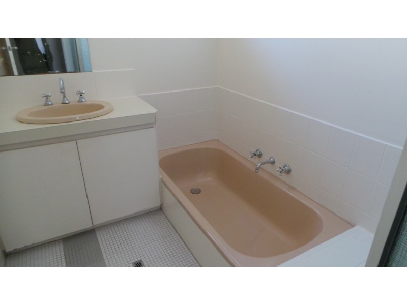 1 Sandford Crescent, Halls Head WA 6210