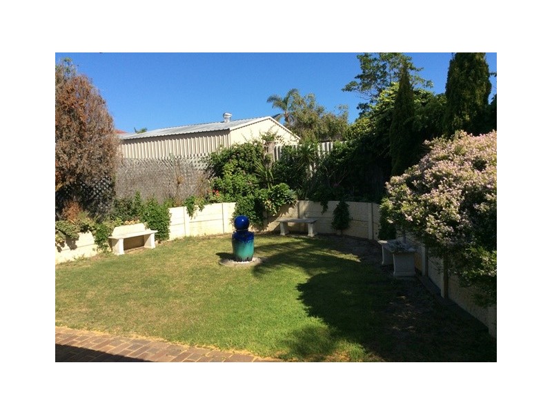 1 Sandford Crescent, Halls Head WA 6210