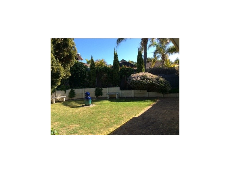 1 Sandford Crescent, Halls Head WA 6210