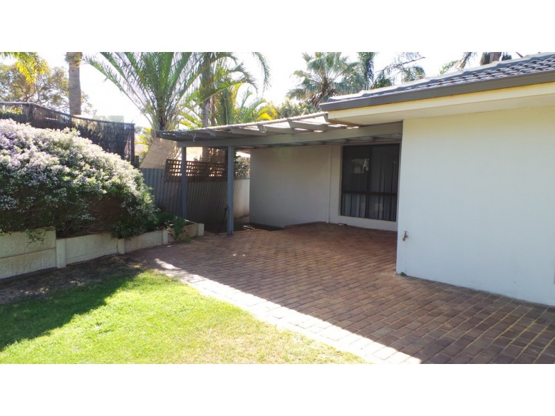 1 Sandford Crescent, Halls Head WA 6210