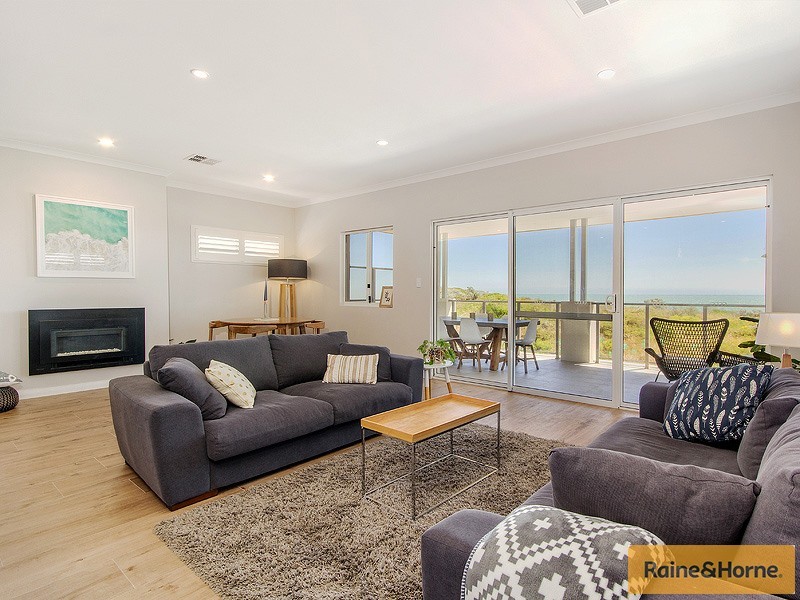 4 CORAL COURT, Halls Head WA 6210