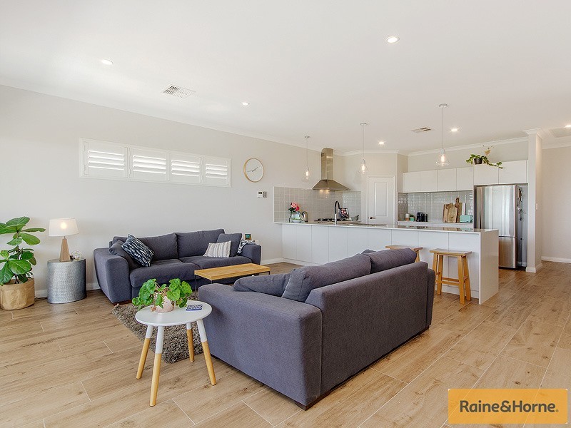 4 CORAL COURT, Halls Head WA 6210