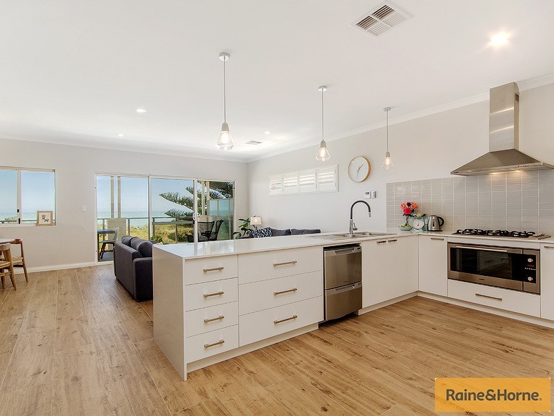 4 CORAL COURT, Halls Head WA 6210