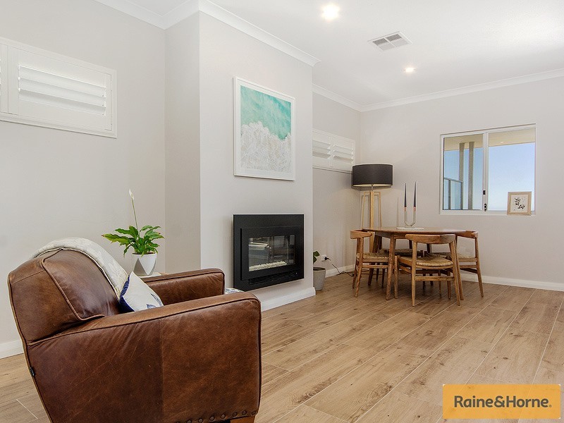 4 CORAL COURT, Halls Head WA 6210