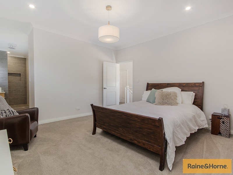 4 CORAL COURT, Halls Head WA 6210