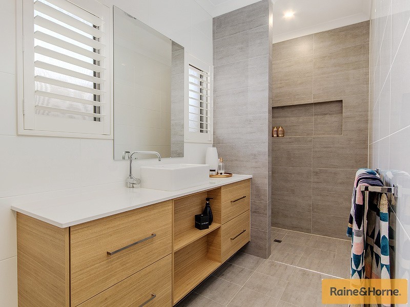 4 CORAL COURT, Halls Head WA 6210