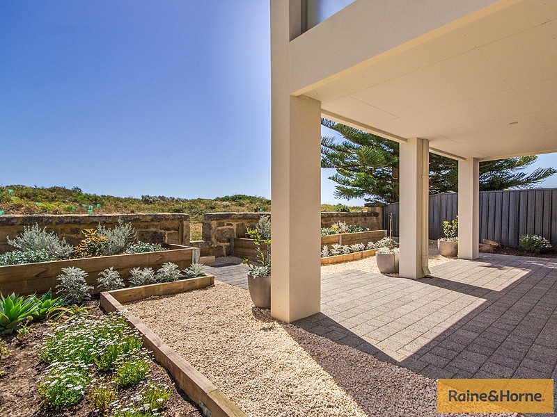 4 CORAL COURT, Halls Head WA 6210