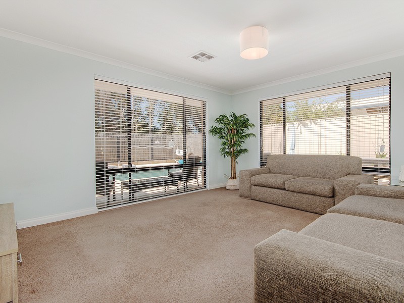 1 Peppertree Close, Wannanup WA 6210