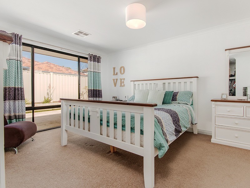 1 Peppertree Close, Wannanup WA 6210