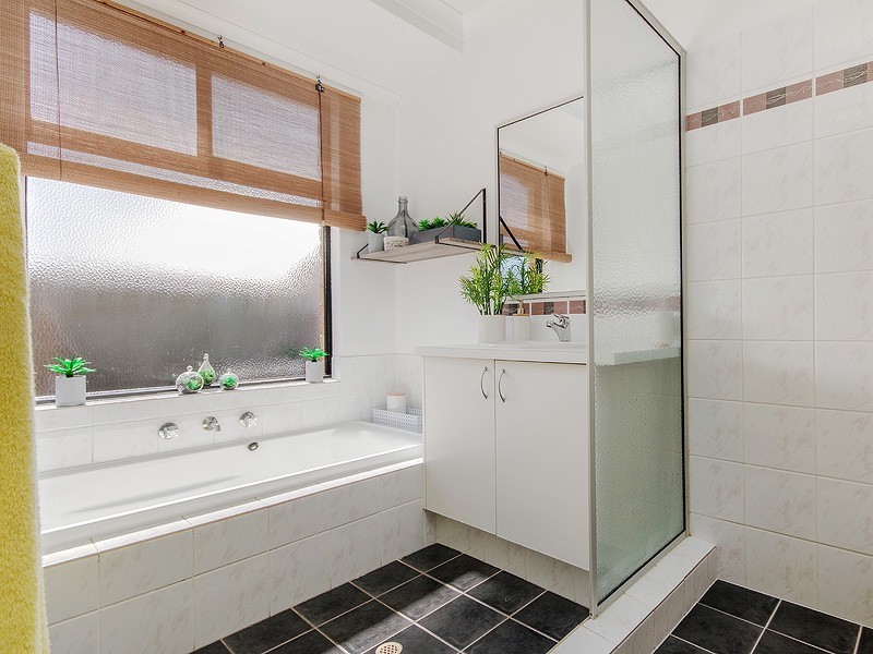 1 Peppertree Close, Wannanup WA 6210