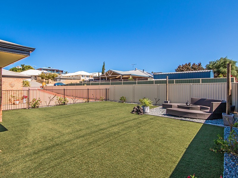 1 Peppertree Close, Wannanup WA 6210