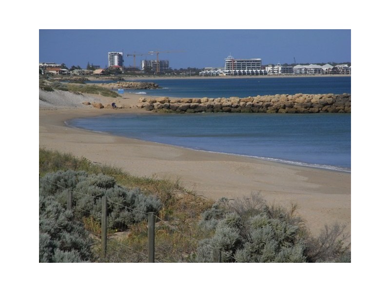 12 Driftwood Rd, Silver Sands WA 6210
