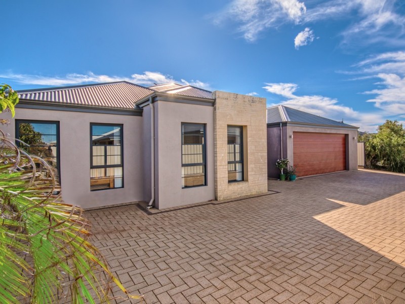 33 Eldorado Loop, Meadow Springs WA 6210