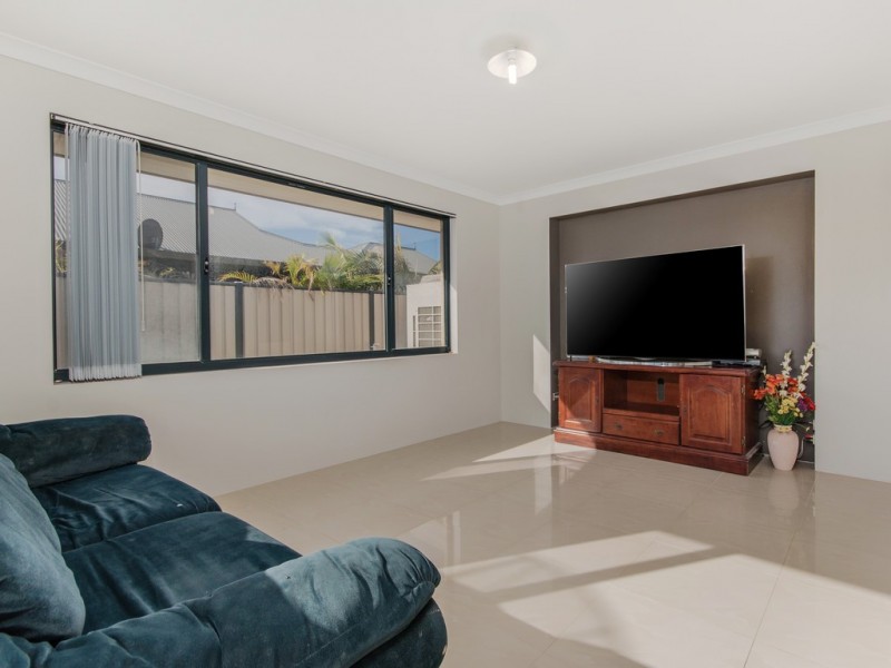 33 Eldorado Loop, Meadow Springs WA 6210