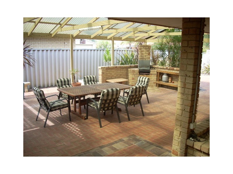9 Jannali Way, San Remo WA 6210