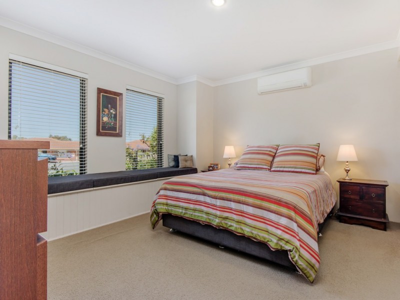 15 Oleander Place, Halls Head WA 6210