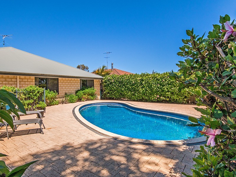 15 Oleander Place, Halls Head WA 6210