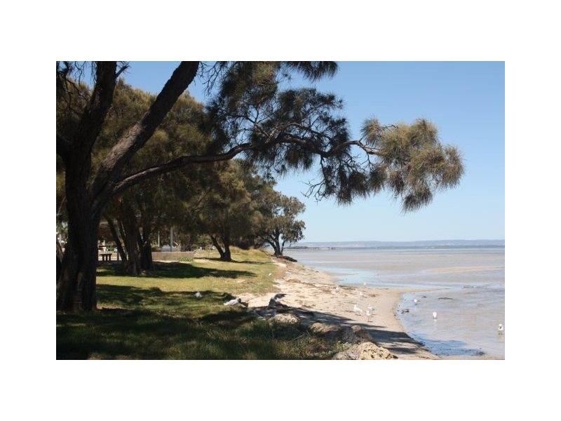 3 Dorothy Ave, Falcon WA 6210