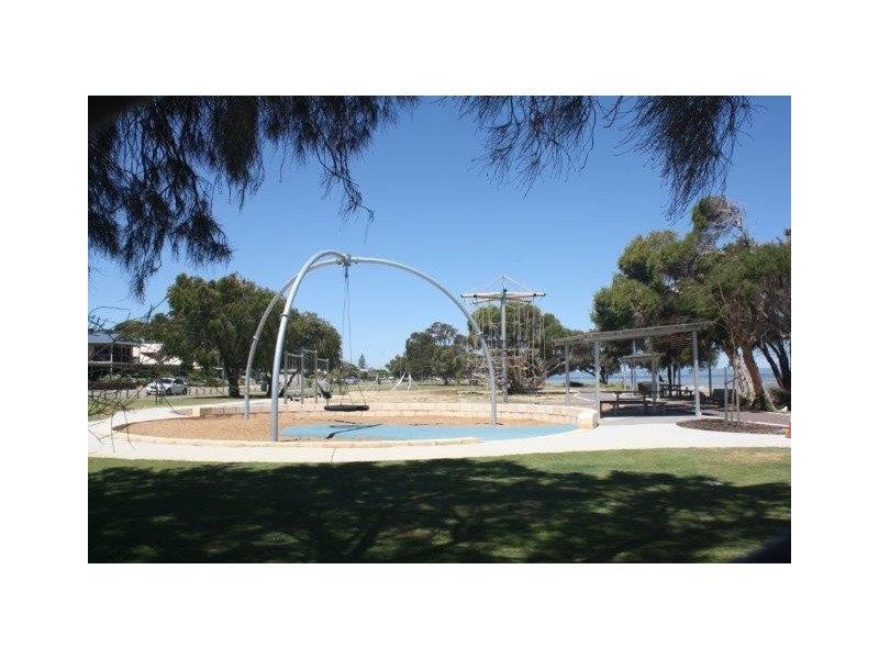 3 Dorothy Ave, Falcon WA 6210