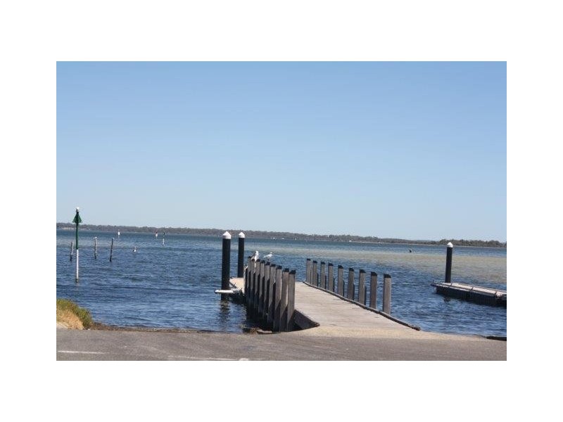 3 Dorothy Ave, Falcon WA 6210